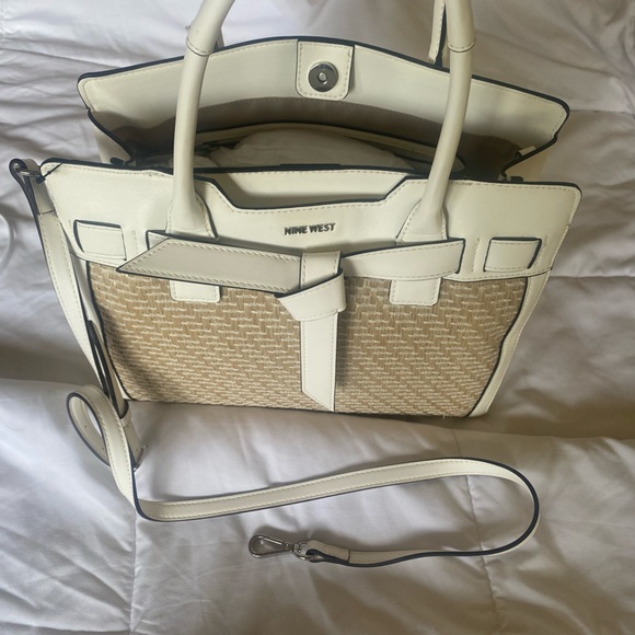 Nine West Beautiful White Leather Handbag with a long shoulder strap Brand New - Picture 4 of 16